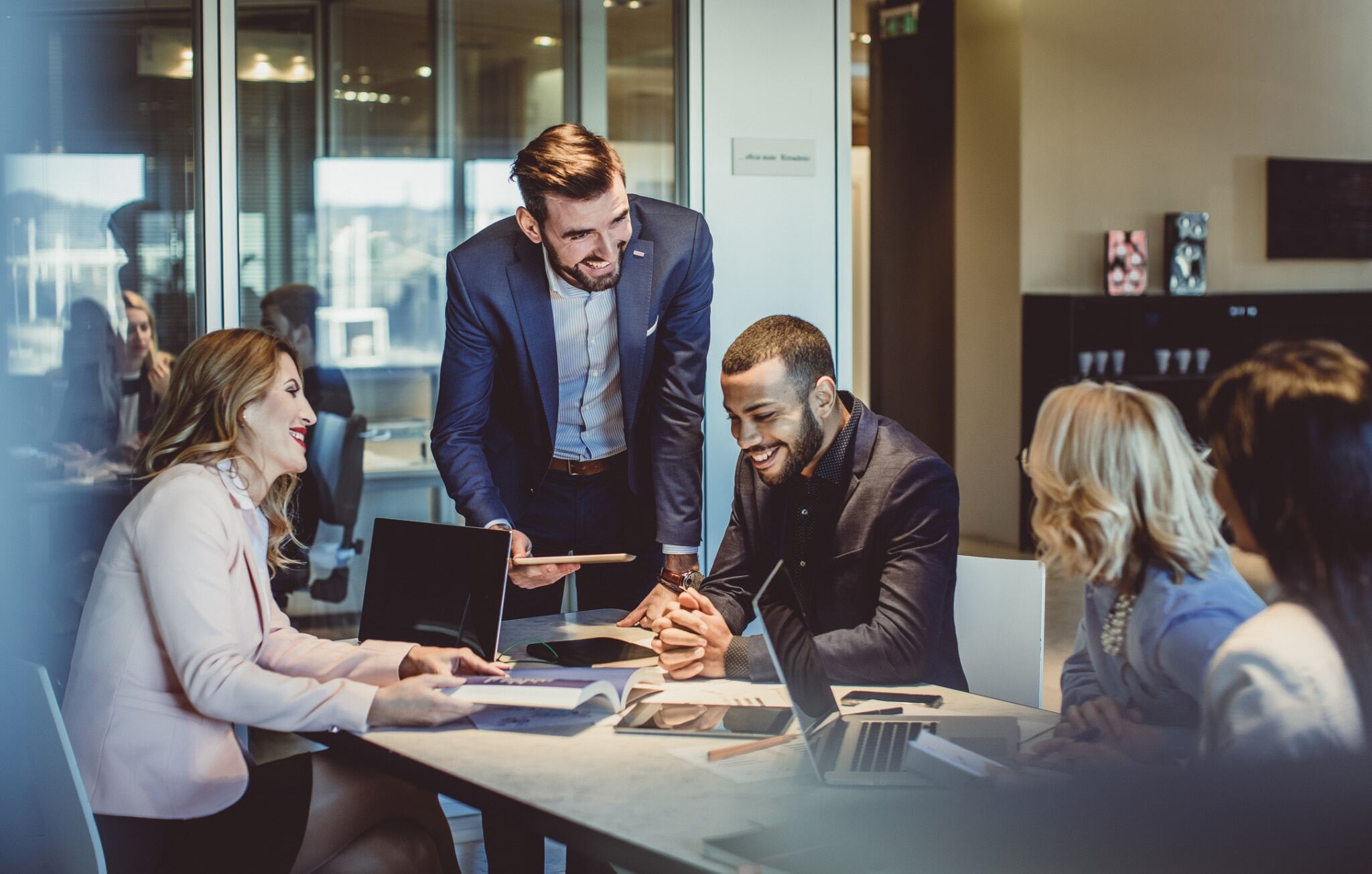 business-people-working-in-the-office-scaled